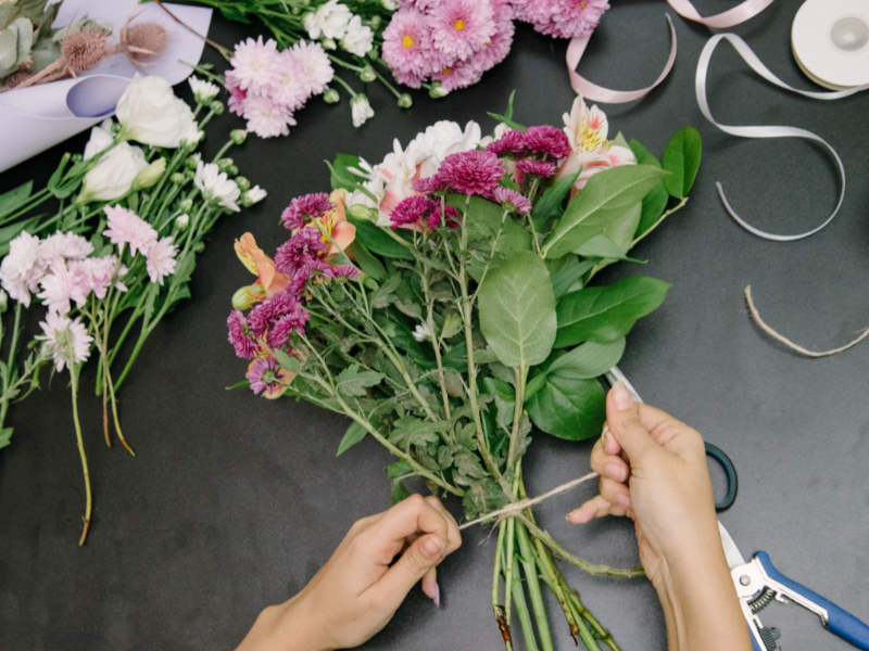 Hand-tying